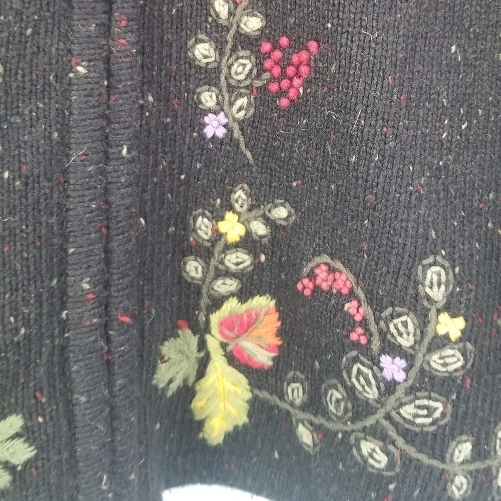 Croft & Barrow Full Zip Heavy Weight Cardigan Sweater. Vine Embroidery. Size L. - Picture 2 of 8